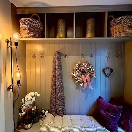 The Lodge, Monkstown 3*