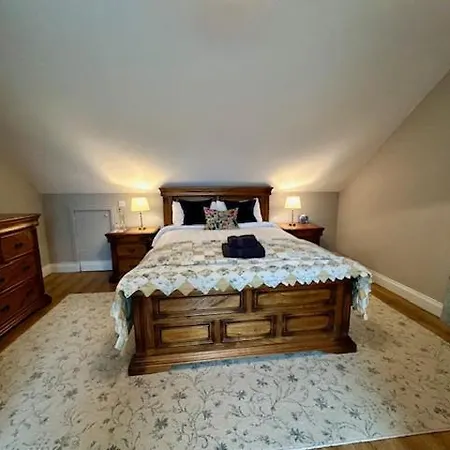 בית הארחה The Lodge, Monkstown 3*